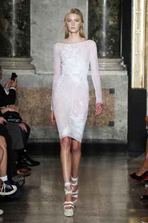 Weiße Abendkleider von Emilio Pucci, Sommerkollektion 2013 weißes Kleid, Muster wie tätowiert
