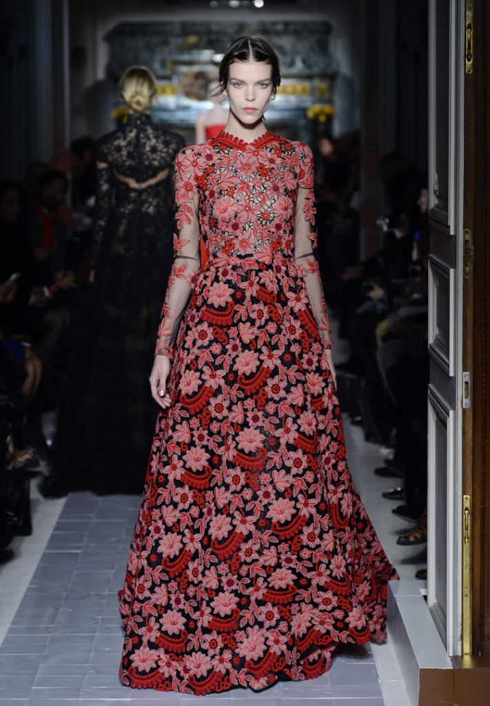 Abendroben 2013 Valentino Valentino Abendrobe rot, langarm