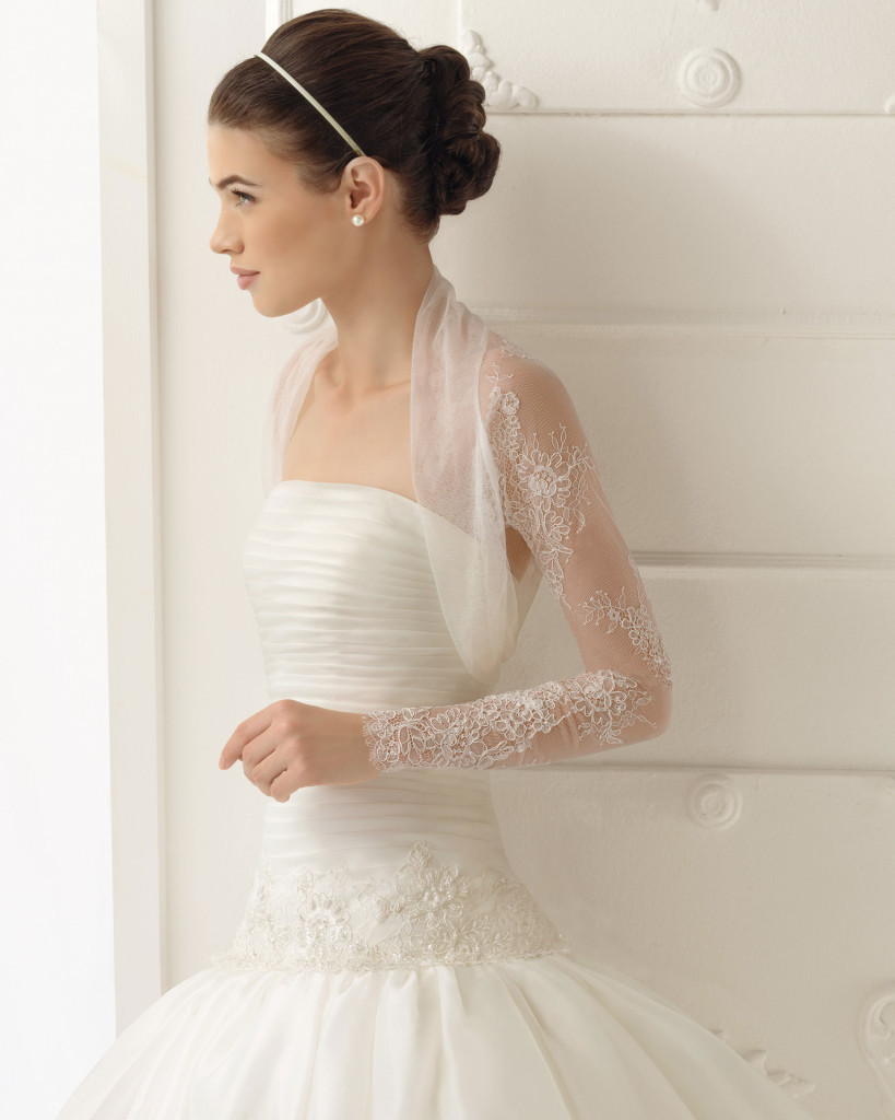 AIRE Barcelona Brautmode 2013 Brautkleid mit transparentem Arm - AIRE Barcelona
