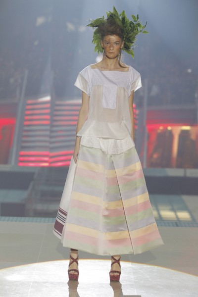 Traditionelles Kleid in aufregender Farbkombination, Vivienne Westwood Gold Label 2014 Vivienne Westwood Gold Label_SS14_
