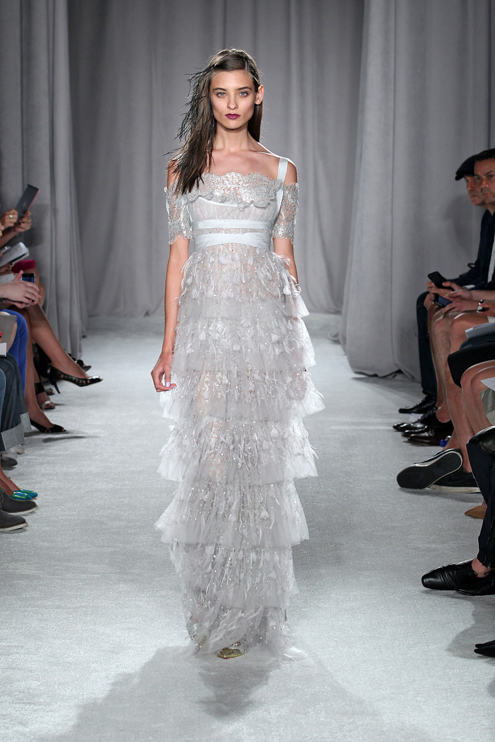 Ein Abendkleid für Prinzessinnen.... Spitzenkleid lang mit Stufenrock. Marchesa SS 2014 Marchesa SS 2014 Abendkleider