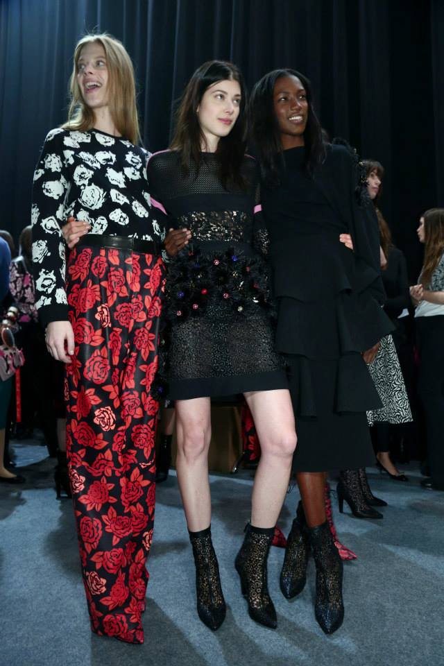 Fausto Puglisi, Kreativdirektor der Marke Emanuel Ungaro zeigt entspannte Prêt-à-porter Silhouetten mit trockenem, maskulinen Touch. Foto © Marco Tassini Ungaro Kleider H/W 2014/15