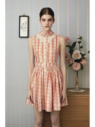 La Maison Manoush - marokkanische Kleider Kurzes ärmelloses Kleid mit gesmokter Taille, Bubikragen und Knopfleiste