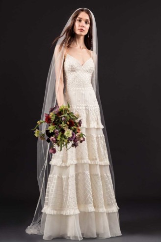 Temperley London Hochzeitsmode - lässig & jung - Brautkleid mit Schleier Rüschen Hochzeitskleid - Temperley London