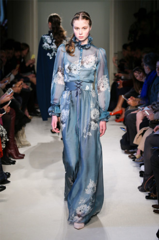 Luisa Beccaria Abendkleid langarm, blau mit Blumen