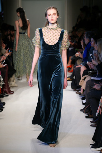 Luisa Beccaria Abendkleider 2016/17 Luisa Beccaria Abendkleid in dunkelblauem Samt