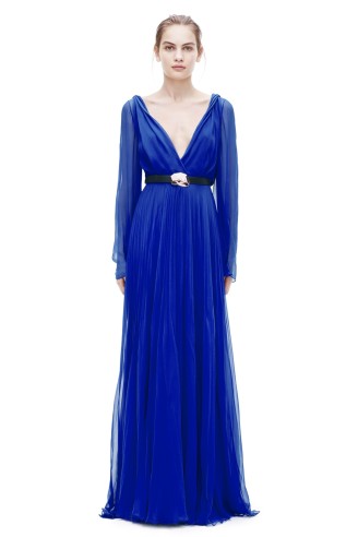 Kornblumenblaues Ballkleid, Victoria Beckham - fotocredit www.victoriabeckham.com Langarm Ballkleid mittelblau, Ballkleider 2016 Victoria Beckham