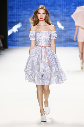 Lena Hoschek Sommerkleider 2017 - Romantisches Sommerkleid, hellblau Sommerkleider 2017, hellblaues Kleid Lena Hoschek