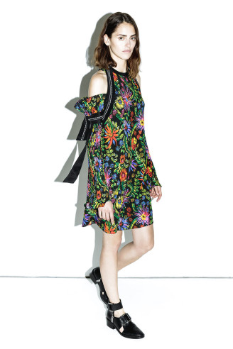 "Floral cold shoulder dress", Phillip Lim. $850.00 im Phillip Lim online Shop. Blumenkleider, Abiballkleider 2017