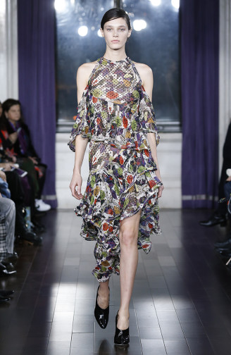 Jason Wu, feminine Abendkleider mit sense & sensibility - Kollektion Herbst/Winter 2017/18 Kleid mit Rüschen, JASON WU Kleider 2017/18