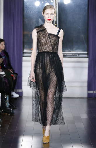 Jason Wu, feminine Abendkleider mit sense & sensibility - Kollektion Herbst/Winter 2017/18 JASON WU Abendkleider schwarz