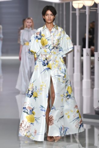 Ralph & Russo 2018 - neuer Stil oder neue Spießigkeit? Flower Power für das Frühjahr 2018! Ralph & Russo 2018